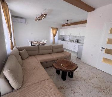 Mrzenci Villa | Villa Enigma