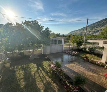 Velipoje Villa | Villa Eran