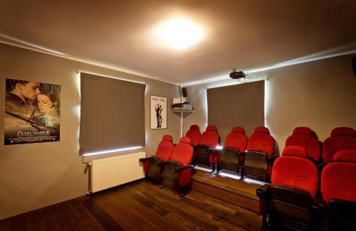 Schutzbach House | Villa für 10 Personen im Westerwald mit Kino, Bar, Sauna und Whirlpool