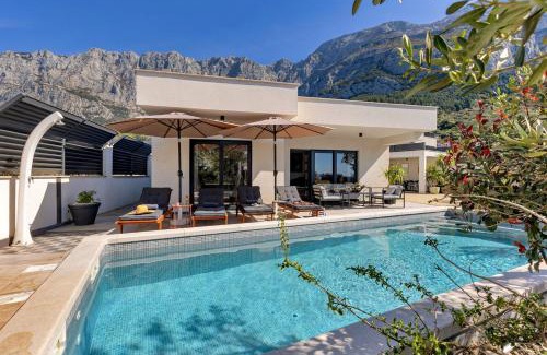 Zelenka Villa | Villa Festina lente a luxury villa in Makarska, heated pool