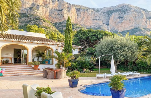 Ermita Villa | Villa Flores Javea - Four Bedroom Villa, Sleeps 8