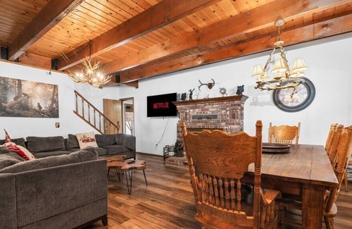 Fox Farm Villa | Villa for 16 w A/C + EV Charger + Pool/Ping Table