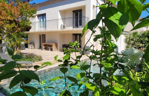 Entraigues-sur-la-Sorgue Villa | VILLA MOOREA-POOL-4 BEDROOMS-GARDEN-WIFI-BARBECUE-SPIROU/WAVE ISLAND-FESTIVAL