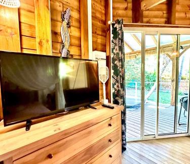 Le Diamant Ski Chalet | Villa Gaïa - Bungalow Ti-Spa et son jacuzzi privé dans un jardin tropical, séjour en amoureux ou en famille