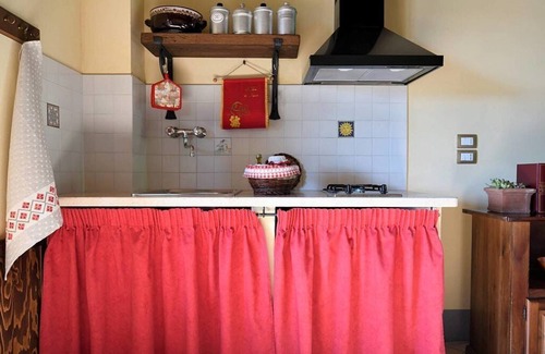 Paciano Villa | Villa Gervasa: A characteristic and welcoming three-story villa situated in a quiet location, a few minutes from the town center, with Free WI-FI.