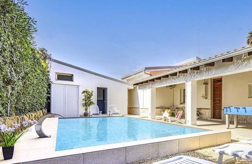Carrozziere Villa | Villa Giloma by Villa Plus