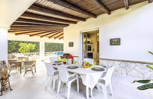 Carrozziere Villa | Villa Giloma by Villa Plus