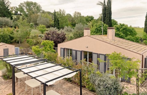 Ostra Cottage | VILLA GLICINI: A romantic countryside cottage with a pool