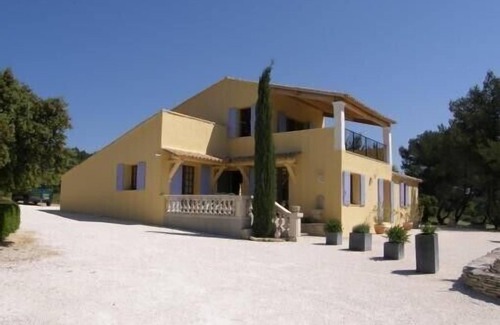 Cabrieres-d'Avignon Villa | Villa in a beautiful setting with views, very quiet. Large fenced property