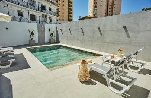 Fuengirola Villa | Villa in Fuengirola Center NEW SALT WATER POOL