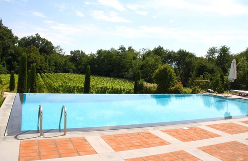 Montecarlo Villa | Villa in Montecarlo with 2 bedrooms sleeps 5