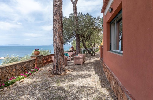 Porto Santo Stefano Villa | Villa in Porto Santo Stefano with 4 bedrooms sleeps 8