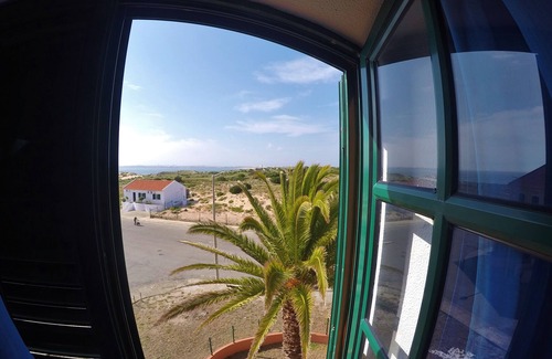Peniche House | Villa in Praia da Consolação on the seafront near supertubos/baleal