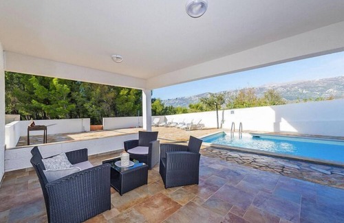 Rovanjska Villa | Villa in Rovanjska with Sea Views & Pool