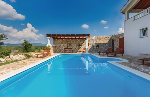 Lovrec House | Villa Ivy with perfect privacy, pool, sauna, jacuzzi