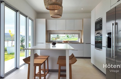 Tartane Villa | Villa Jamming 5* – Tropical Luxury, Infinity Pool & Private Dock