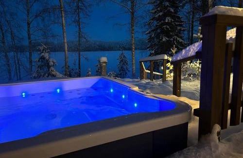 Lotjola Villa | Villa Joutsen with jacuzzi