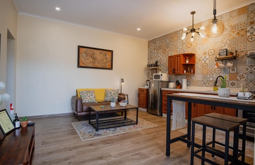 Alto Vista Apartment | Villa Kunuku with Private plunge pool