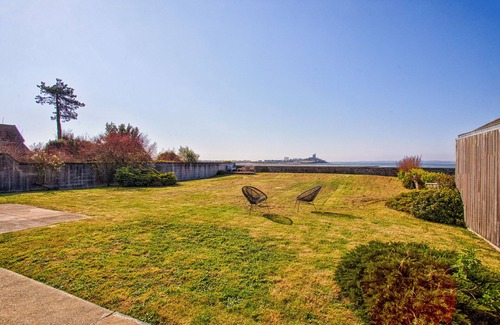 Saint-Vaast-la-Hougue House | Villa "La Ligne Bleue" - sea view and Vauban Tower