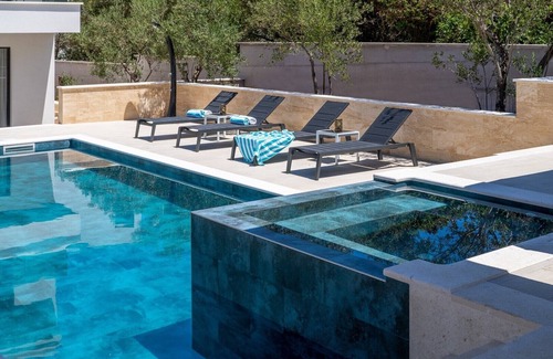 Slatine Villa | Villa Lady Maris with heated pool,70m from beach