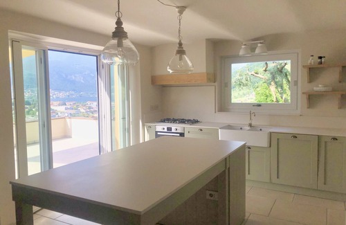 Paratico Villa | VILLA LE FONTANELLE NEW POOL 2026 air conditioning, lake view, Netflix, wifi,BBQ