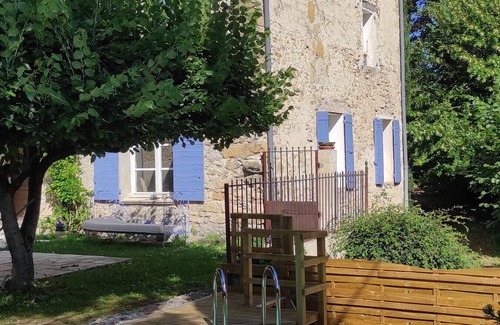 Entrechaux Villa | Villa 'Le Mas' with Mountain View, Private Pool and Wi-Fi