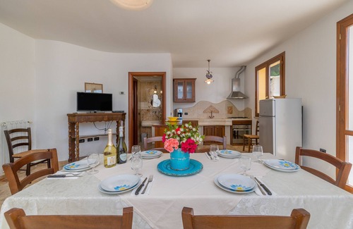 Monteverdi Marittimo Villa | Villa 'Le Querciolaie - Contessa 3' with Mountain View and Shared Pool