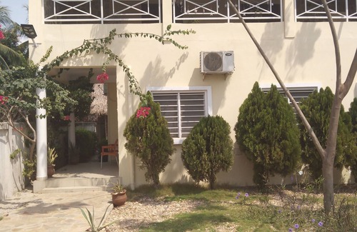 Porto-Novo Villa | Villa Léa (not far from the Porto- Novo bridge)