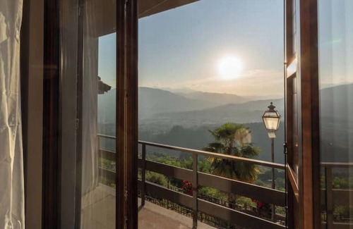 Pieve Fosciana Villa | Villa Loris: History & Luxury