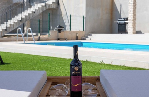 Diminici Villa | Villa Lumina Summary:
