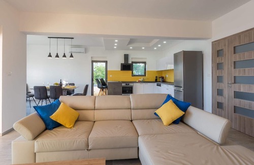 Turanj House | Villa "Lu-Ma" with view of the water