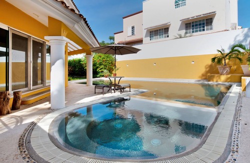 Downtown Cancun Villa | VILLA LUCIERNAGAS, SPACIOUS, PRIVATE Home with pool great location