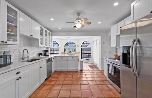 Eight Lakes House | Villa Lucy, a splendid pool home with eastern exposure