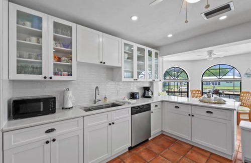Eight Lakes House | Villa Lucy, a splendid pool home with eastern exposure