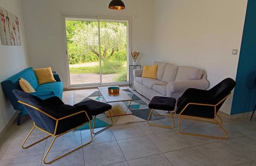 Lezan House | Villa Lyne - quiet garden, air conditioning