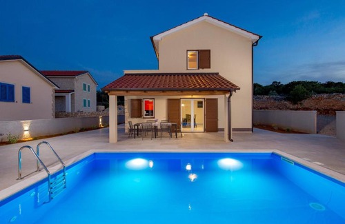 Vrbnik Villa | Villa Maestral