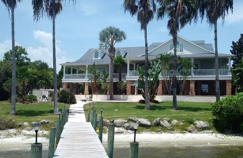 Tropic Apartment | Villa Melbourne Master BR suite w/King bed/heated Pool