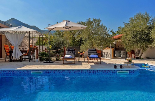 Tucepi House | Villa Melita with heated pool in Biokovo Nature Park near Makarska