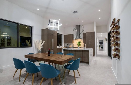 Buena Vista House | Villa Milan - Billiards Terrace w Grill Smart TV