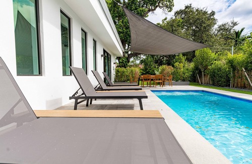 Buena Vista House | Villa Milan - Billiards Terrace w Grill Smart TV