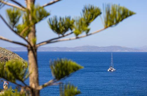 Korissia House | Villa Mirsini, a 5 minute walk from 2 beaches