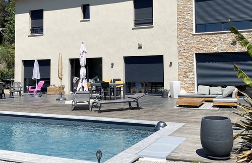 Pierrevert Villa | Villa Moderne Avec Piscine , vue Imprenable
