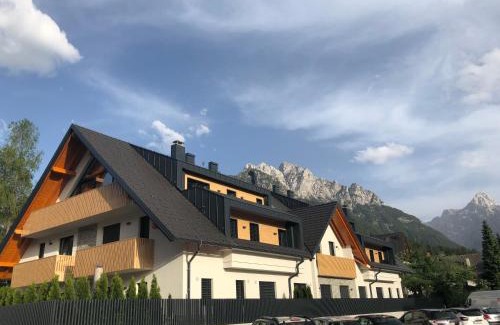 Kranjska Gora Apartment | Villa Mojca - Apartment Peridot in the Center with Private Indoor Parking