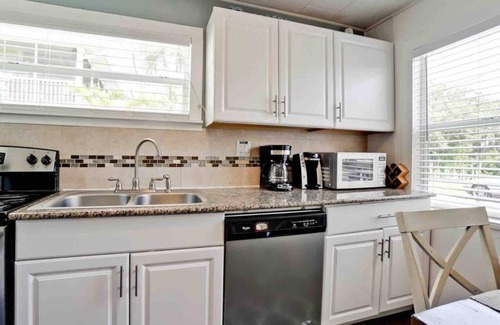 Englewood Cottage | Villa Mojito Dazzles