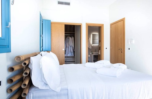 Kanalia Villa | Villa 'Myko Seafront' with Sea View, Wi-Fi and Air Conditioning