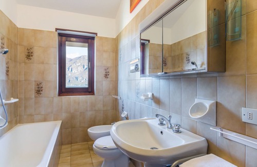 Limonta House | Villa near Bellagio, with stunning lake view, garden and private parking