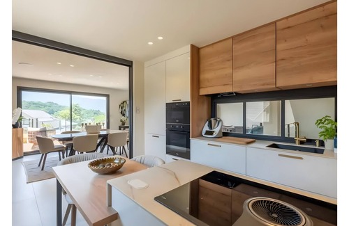 Talloires-Montmin Villa | Villa 'Near Village and Lake' with Lake View, Wi-Fi and Air Conditioning