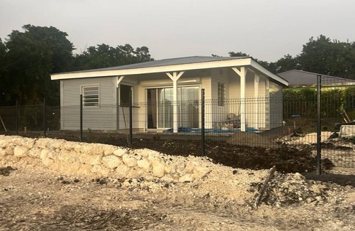 Grand-Bourg Villa | Villa neuve 3 pièces avec bar et climatisation À seulement 5 minutes de la plage