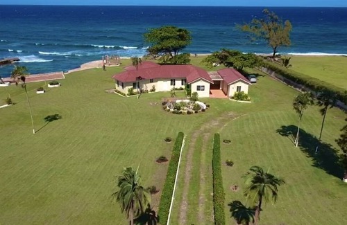 Discovery Bay Villa | Villa Oasis: Modern/Private Beach/Oceanfront