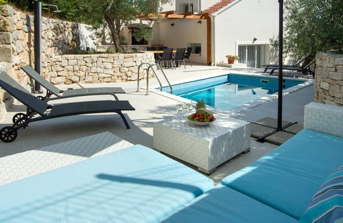 Pisak Villa | Villa OLIVE TREE with Heated Pool, Sea View & Close to the beaches